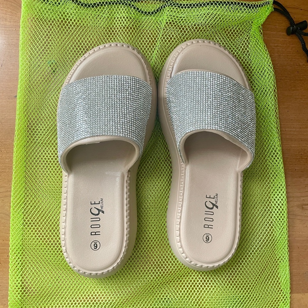 ⭐️NEW⭐️ Slides with rhinestone detail. See available sizes